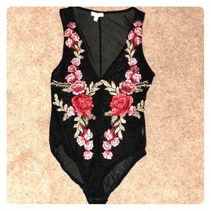 Floral bodysuit🌹🖤